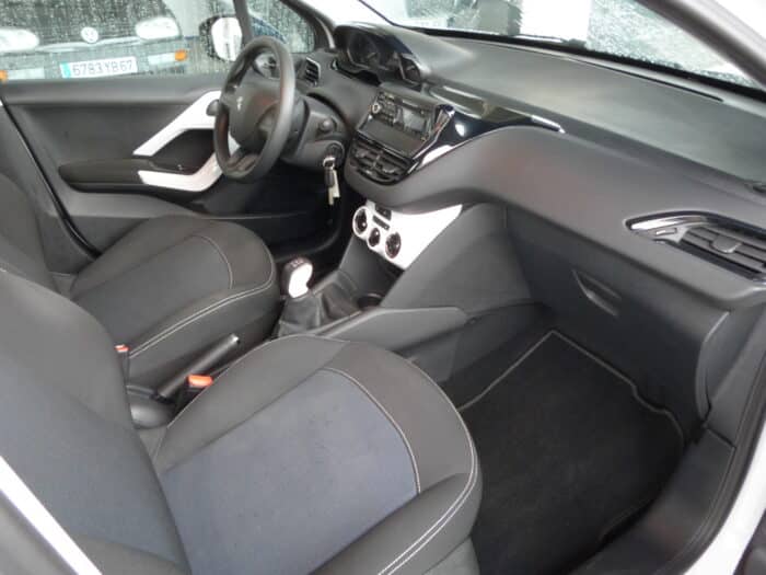 Peugeot 208 1.2 pure tech 68cv like 5 portes – Image 4